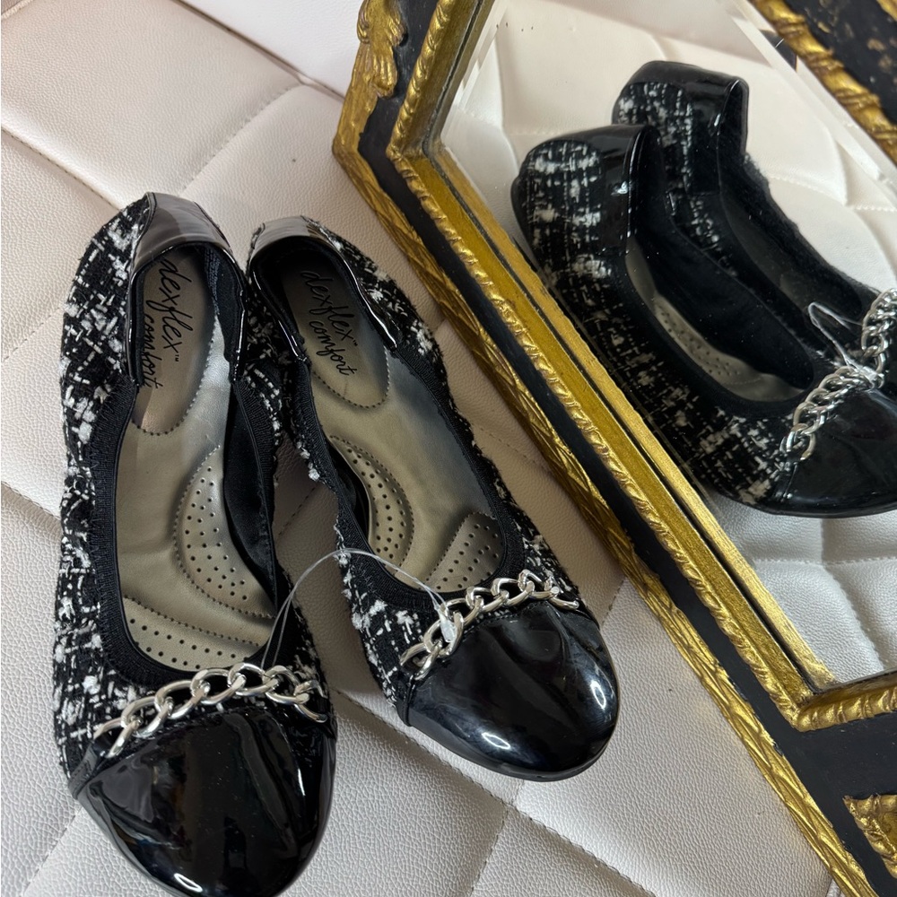 Women’s dexflex comfort flats, like new